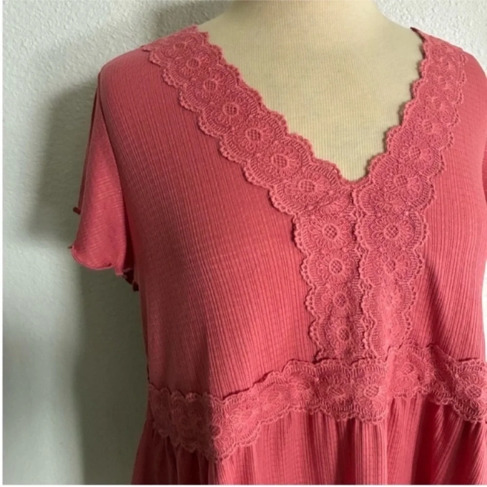 ❤️$10 Torrid top - Picture 2 of 5